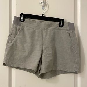 CALIA light gray athletic shorts size M with front zipper pockets